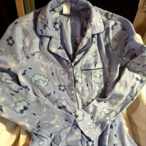 Adonna Sleepwear Size XS Very Plush and Very Comfortable.. Excellent Condition